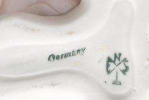 ENS porcelán virágszirmok. Kézzel festett, jelzett, minimális lepattanással. 6 m