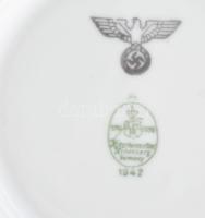 Hutshenreuter Wehrmacht porcelán tányérka. Fehér mázas, jelzett, hibátlan d: 15 cm