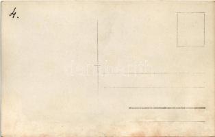 1910 Trieste, Trieszt; MÁTYÁS KIRÁLY egycsavaros tengeri áruszállító hajó a kikötőben, székek behajó...