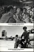 cca 1964 ,,Kegyetlen éjszaka" című szovjet film jelenetei és szereplői, 19 db vintage produkciós filmfotó (vitrinfotó, lobbyfotó) ezüst zselatinos fotópapíron, a használatból eredő (esetleges) kisebb hibákkal, + hozzáadva a film tartalmi ismertetse (,,MOKÉP sillabusz") 18 x24 cmm