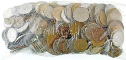 Vegyes, magyar és külföldi érmetétel mintegy ~1kg súlyban T:vegyes Mixed, Hungarian and foreign coin...