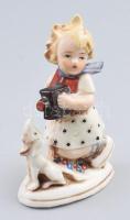 Német kislány kutyával figura, festett porcelán, sorszámozott, kopással, m: 9,5 cm