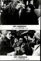 cca 1973 ,,Két amerikai" című amerikai film jelenetei és szereplői (köztük Peter Fonda), 17 db vintage produkciós filmfotó (vitrinfotó, lobbyfotó) ezüst zselatinos fotópapíron, a használatból eredő (esetleges) kisebb hibákkal, 18x24 cm