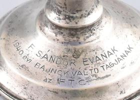 Kristály váza, ezüst (Ag) talppal, "F. Sándor Évának 1940. évi bajnok váltó tagjának az FTC.&qu...