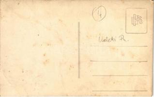 Budapest VII. Keleti pályaudvar, férfi a vasútállomás előtt, villamosok. photo (EB)