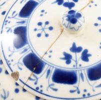 Zsolnay antik teáskanna. Máz alatti kobaltkék festéssel, jelzett ( máz alatti családi pecsét, formáb...