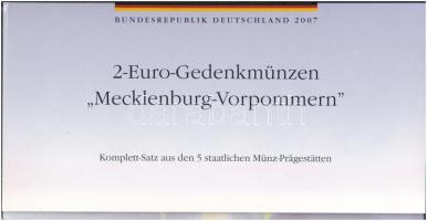 Németország 2007. 2E "Mecklenburg-Vorpommern" (5xklf verdejel) forgalmi emlékkiadások karton dísztokban T:UNC,AU, közte BU Germany 2007. 2 Euro "Mecklenburg-Vorpommern" (5xdiff mintmarks) circulating commemorative coins in decorative cardboard case C:UNC,AU, BU