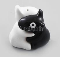 Ölelkező kutyapár (yin-yang), figurális só- és borsszóró, m: 7 cm