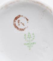 Hollóházi porcelán bonbonier. Matricás, jelzett, kis kopással, d: 11 cm