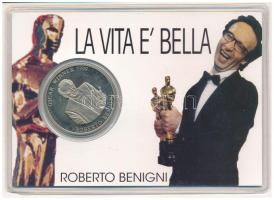 Szomália 1999. 5D Cu-Ni "Roberto Benigni Oscar díjat nyer" forgalomba nem került emlékkiadás sorszámozott, zárt díszlapon T:UNC Somalia 1999. 5 Dollars Cu-Ni "Roberto Benigni wins an Oscar" non-circulating commemorative coin in sealed, serial numbered cardboard sheet C:UNC Krause X#3