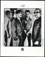 cca 1980 ,,U2" ír rockegyüttes tagjai, vintage promóciós fotó, ezüst zselatinos fotópapíron, 25,3x20,2 cm