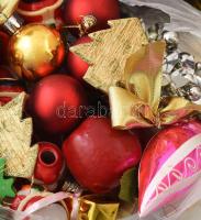 Táskányi retro karácsonyfadísz, közte üveg darabokkal, vegyesen