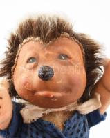 Steiff sündisznó figurák (Mecki és Mucki), 2 db vintage német plüssfigura, ruházattal, az egyiken er...