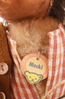 Steiff sündisznó figurák (Mecki és Mucki), 2 db vintage német plüssfigura, ruházattal, az egyiken er...