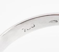 18 K fehérarany gyűrű 11 db gyémánttal. 0,4 c VVS1-VS, F-G, 0,55c VS1-SI G-H Br 5,4 g, m: 53 Certifi...