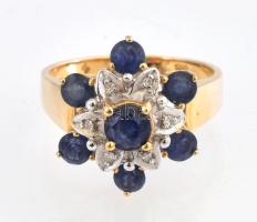 Arany (Au/14k) gyűrű gyémántokkal és zafírokkal ékítve., 6 db brill, 7 db zafír. Jelzett, Össz, br 4...
