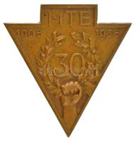 1938. Munkás Testedző Egyesület - MTE 1908-1938 bronz gomblyukjelvény (29x28mm) T:AU