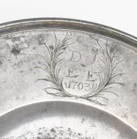 Ón dísztál, 1703, D.J - E. E. monogrammal, jelzett, kopással, d: 32,5 cm