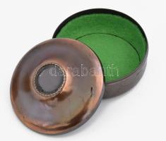 Régi réz súlykészlet, 8 db-os, fadobozban (a dobozon kopott festés, zsanér szétvált), 14x7x5 cm