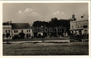 Szamosújvár, Gherla; Fő tér, Nits gyógyszertár, G. Keresztes üzlete. Rácz István kiadása / main square, shop, pharmacy