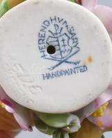 Herendi madárka virágok között. Kézzel festett, jelzett, minimális lepattanásokkal 10x8 cm