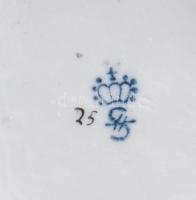 2 db Sitzendorf kínai figura. Kézzel festett, jelzett, apró lepattanásokkal. m: 14 cm