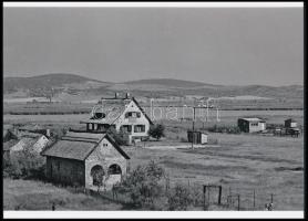 cca 1965 Velencei-tó partján épült nyaralók, Sinka Antal (?-?) fényképész és fotóriporter hagyatékából, 1 db modern nagyítás, jelzés nélkül, 15x21 cm