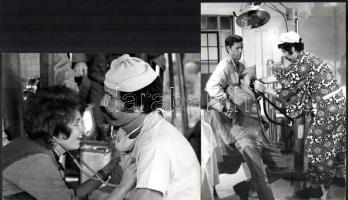 1970 ,,Mash" című amerikai háborús filmvígjáték két jelenete, 2 db vintage produkciós filmfotó (vitrinfotó, lobbyfotó) ezüst zselatinos fotópapíron, a használatból eredő (esetleges) kisebb hibákkal, 24x18 cm