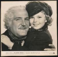 1936 ,,The Bowery Princess" című amerikai film egy jelenete, 1 db vintage produkciós filmfotó (vitrinfotó, lobbyfotó) ezüst zselatinos fotópapíron, a használatból eredő (esetleges) kisebb hibákkal, rajzlapra felragasztva, 18,5x19 cm