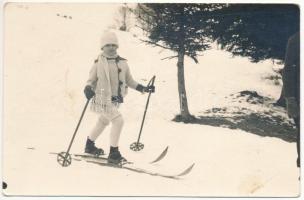 1927 Brassó, Kronstadt, Brasov; síelő gyerek, téli sport / ski, winter sport. Foto Angelo photo