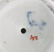 Zsolnay virágszedő lány, kézzel festett porcelán. Jelzett.hibátlan. m:14cm