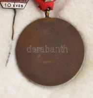 1954. "Munka Érdemérem" bronz kitüntetés eredeti mellszalagon, szalagsávval, eredeti tokba...