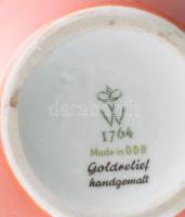 Wallendorf virágmintás váza, mélyvörös fonton aranykontúrozott virág mintával, jelzett, hibátlan, m:...