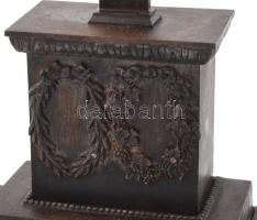 XIX. sz. második fele, Munkácsi Vasöntöde, öntöttvas asztali feszület. Jelzett az alján: MUNKÁTS. Ki...