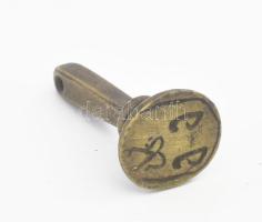 Antik monogramos bronz pecsételő, h: 4,5 cm