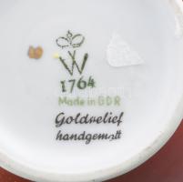 Wallendorf virágmintás váza, mélyvörös fonton aranykontúrozott virág mintával, jelzett, hibátlan, m:...