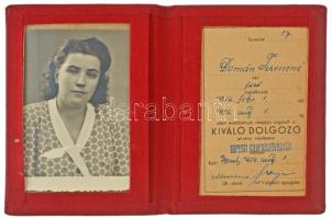 ~1950. "Kiváló dolgozó" zománcozott kitüntetés Rákosi-címeres tokban, adományozói igazolvá...
