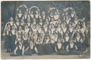 Brassó, Kronstadt, Brasov; hölgyek csoportja / group of ladies. H. Lang photo (ragasztónyom / glue mark)