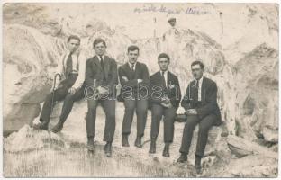 1923 Marosújvár, Uioara, Ocna Mures; Ocnele de Sare / csoportkép sósziklákon / salt rocks, group photo (fl)