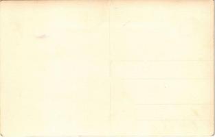 Braunschweig, Brunswick; Fahrradabstellanlage mit Parkwächter / kerékpár parkoló parkolóőrrel, hátté...