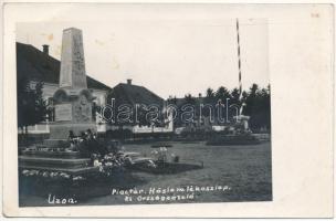 Uzon, Usendorf, Ozun; Piactér, Hősi emlékoszlop és Országzászló / market square, heroes monument, Hungarian flag. Puskás István photo (fl)