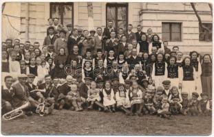 Nádpatak, Rohrbach, Robariu, Rodbav; erdélyi szász népviselet / Transylvanian Saxon folklore. photo