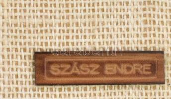 Szász Endre: Kompozíció. Bőrkép, keretbe applikálva, bőrdarabban jelzett, 18x13 cm