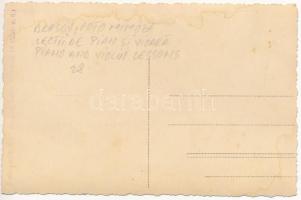 Brassó, Kronstadt, Brasov; gyerekek zongora és hegedű leckéje / piano and violin lessons. Foto Mimoz...