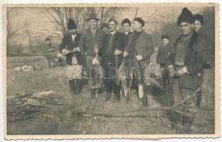 1943 Temesvár, Timisoara; vadászok zsákmánnyal / hunters with prey. photo (EK)