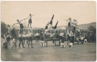 1925 Szamosújvár, Gherla; tornagyakorlat, ünnepség / gym exercise, celebration. E. L. Bordan photo (EK)