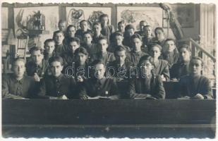 Szászváros, Broos, Orastie; Liceul Aurel Vlaicu / gimnázium, tanterem belső / grammar school, classroom interior. Zweier photo (EK)