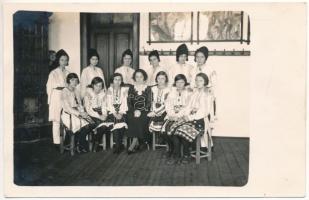 1931 Déva, Leányiskola, népviselet / girls&#039; school, Transylvanian folklore. photo