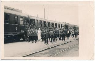 1933 Temesvár, Timisoara; Gara / vasútállomás, katonai vonat, katonák / railway station with military train and soldiers. photo (EK)