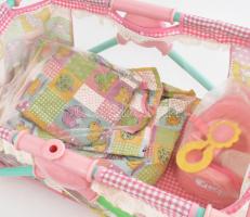 Zapf babaágy, tartozékokkal, ágyneművel, Zapf babával. Bekapcsolva síró hangot ad, ha beletesszük a ...